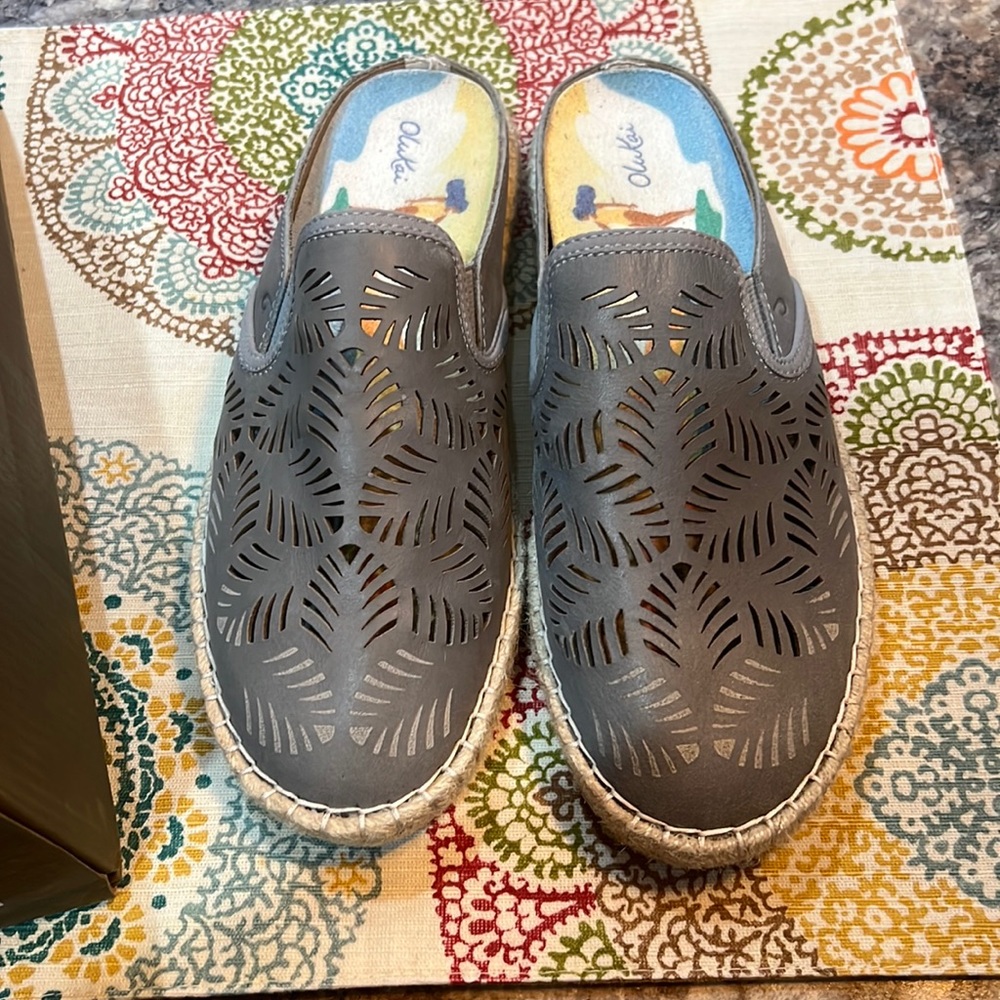 Olukai espadrille slides size 7.5